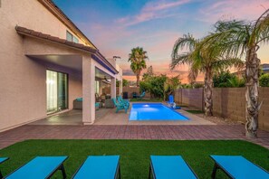 حمّام سباحة مُدفَّأ