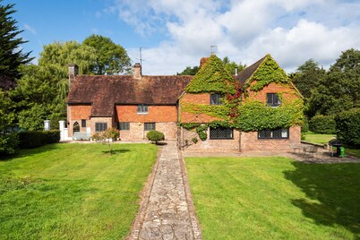 Gildridge Estat Large Group Tennis Court