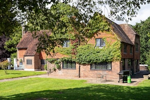 Property grounds - Gildridge Estat Large Group Tennis Court (Lewes)
