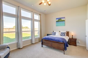 3 phòng ngủ, khu vực làm việc phù hợp cho laptop 