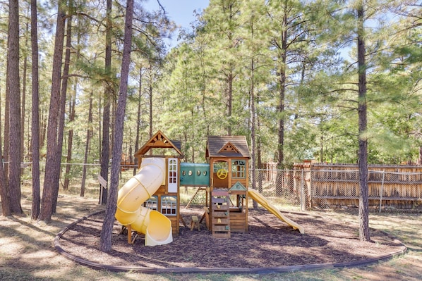 House (3 Bedrooms) | Interior - Fire Pit & Grill: Waterfront Cabin in Lakeside! (Lakeside)