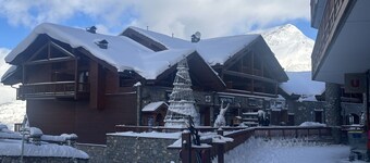 Flat located at the foot of the slopes with heated pool, sauna and hammam