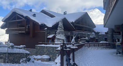 Ste Foy pieds des pistes & piscine
walking distance from slopes & access to pool