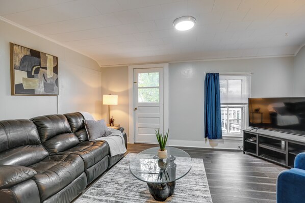 Apartment (2 Bedrooms) | Interior - Pet-friendly Auburn Apartment w/ Balcony! (Auburn)