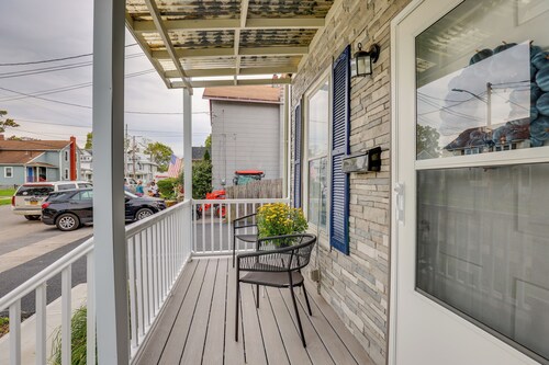 Central Auburn Apartment w/ Porch: Pets Welcome!