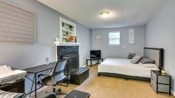 House (3 Bedrooms) | 3 bedrooms, desk, laptop workspace, iron/ironing board