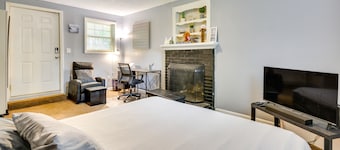 Charming Lexington Home - 2 Mi to Downtown!