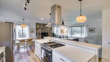 House (4 Bedrooms) | Interior