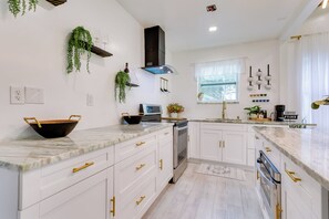 House (3 Bedrooms) | Interior - Stylish Miami Home: 2 Mi to Intracoastal Waterway! (Miami)