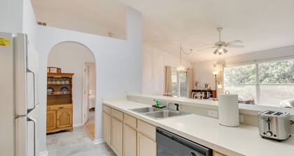 20 Mi to Disney: Condo w/ Pool Access in Clermont!