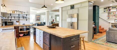 House (6 Bedrooms) | Interior