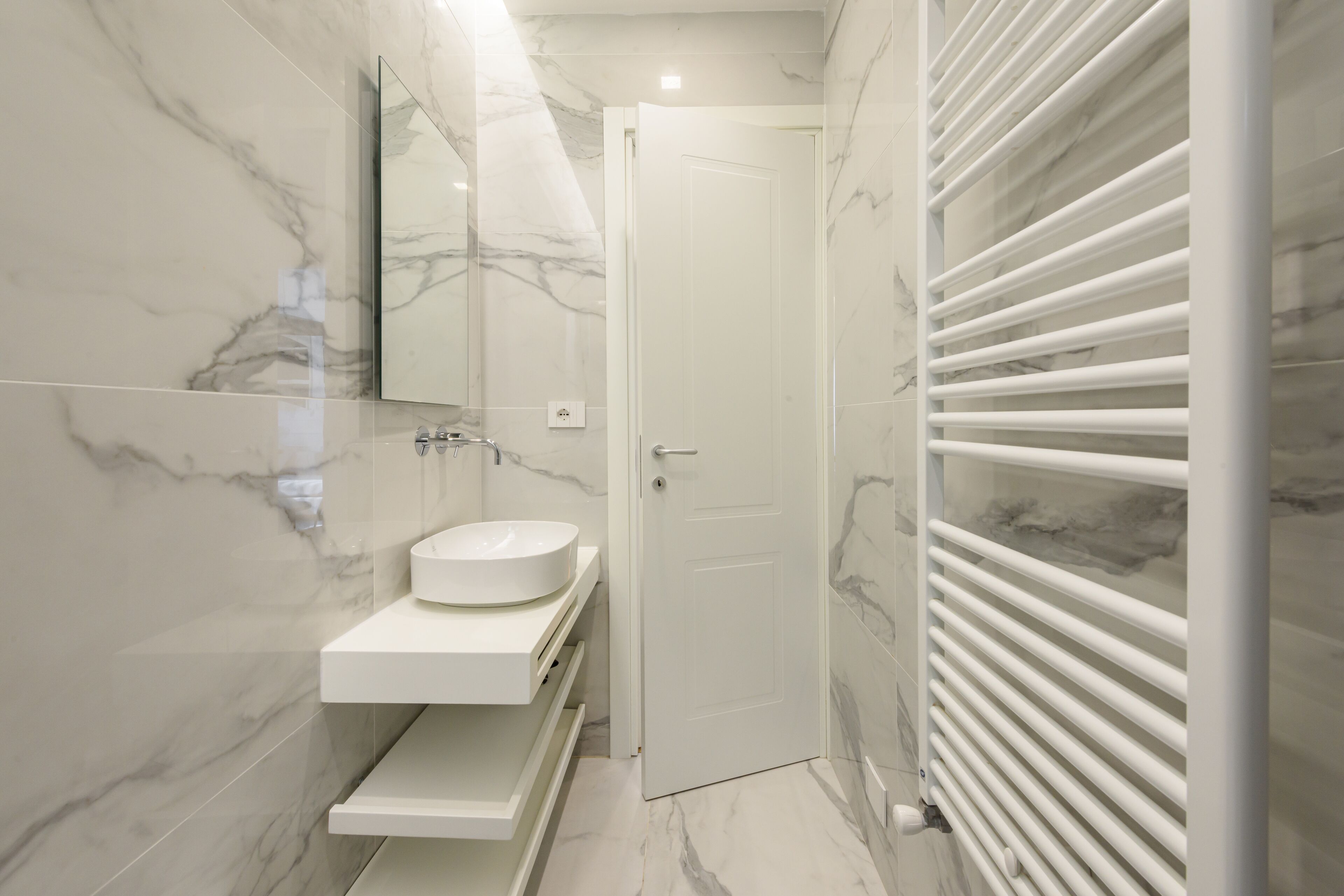 Apartamento Deluxe | Baño | Ducha, secador de pelo, bidé y toallas