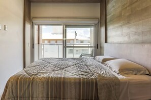 3 makuuhuonetta, työpöytä, silitysrauta/-lauta, ilmainen Wi-Fi