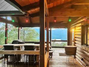 covered deck off kitchen 2 - Tipsy Bear Lake House - Luxury Log home in premiere gated community + free railroad and rafting (Bryson City)