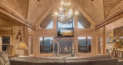 Tipsy Bear Lake House - Luxury Log home in premiere gated community