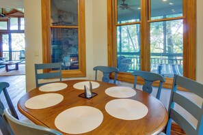 Interior - Mtn-view Condo w/ Screened Porch in Burnsville! (Burnsville)