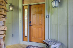 Interior - Mtn-view Condo w/ Screened Porch in Burnsville! (Burnsville)