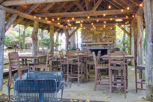 Mtn-view Condo w/ Screened Porch in Burnsville!