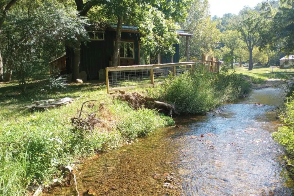 المنطقة المحيطة بالمنشأة