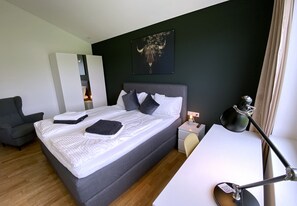 4 soverom, skrivebord, strykejern/-brett og wi-fi (inkludert)