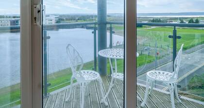 The Penthouse - 3 Bedroom Apartment - Llanelli