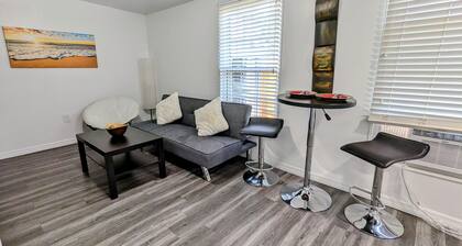 Modern Apt! Close to Tavares! Cozy w/ Private entrance!!