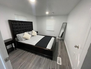 1 chambre, fer et planche à repasser, accès au Wi-Fi (inclus)