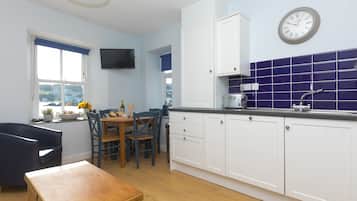 Kylskåp, diskmaskin, vattenkokare och brödrost