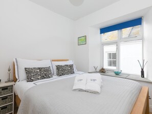 3 bedrooms, individually decorated, individually furnished, free WiFi - 5 St Brigids (St Ives)