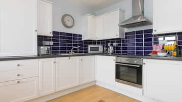 Kylskåp, diskmaskin, vattenkokare och brödrost