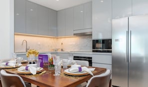 Dining - Dream Inn - 2BR Deluxe Suite with Sea View (Fujairah)