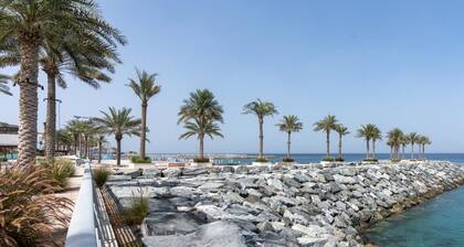 Dream Inn - 2BR Deluxe Suite with Sea View