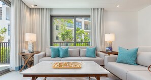 Living area - Dream Inn - 2BR Deluxe Suite with Sea View (Fujairah)