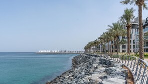 Beach - Dream Inn - 2BR Apartment with Beach Access (Fujairah)