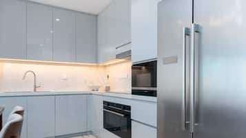 Fridge, microwave, oven, coffee/tea maker