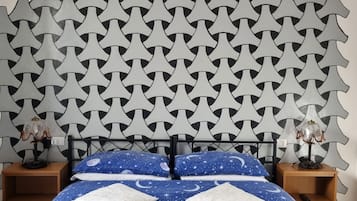 Classic-Doppel- oder -Zweibettzimmer | Individuell eingerichtet, Schreibtisch, kostenloses WLAN, Bettwäsche