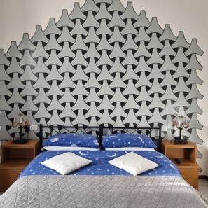 Chambre Classique Double ou avec lits jumeaux | Ameublement personnalisé, bureau, Wi-Fi gratuit, draps fournis