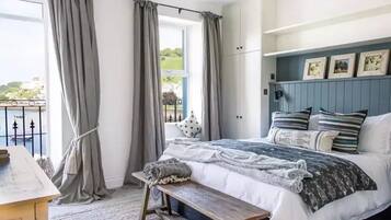 5 bedrooms, iron/ironing board, travel cot, free WiFi