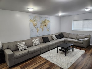 Living area - Beautiful 4 bedroom home (Ypsilanti)