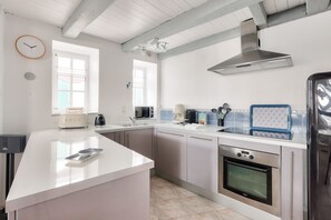 Frigorifero, microonde, forno, lavastoviglie