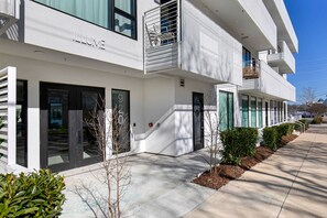 Exterior detail - Gulch View condo with city views, pool, gym, & private parking - great location (Nashville)