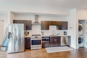 Fridge, microwave, oven, stovetop - Gulch View condo with city views, pool, gym, & private parking - great location (Nashville)