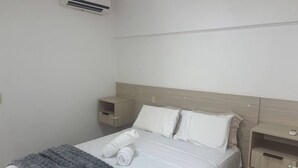 Apartamento básico | 2 dormitorios, cortinas opacas, tabla de planchar con plancha