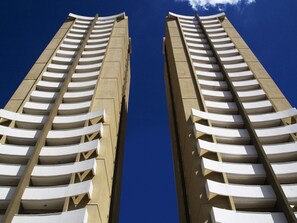 Two tall buildings with a modern architectural design, featuring a series of balconies. - UNIQUE RESIDENCE (Goiania)