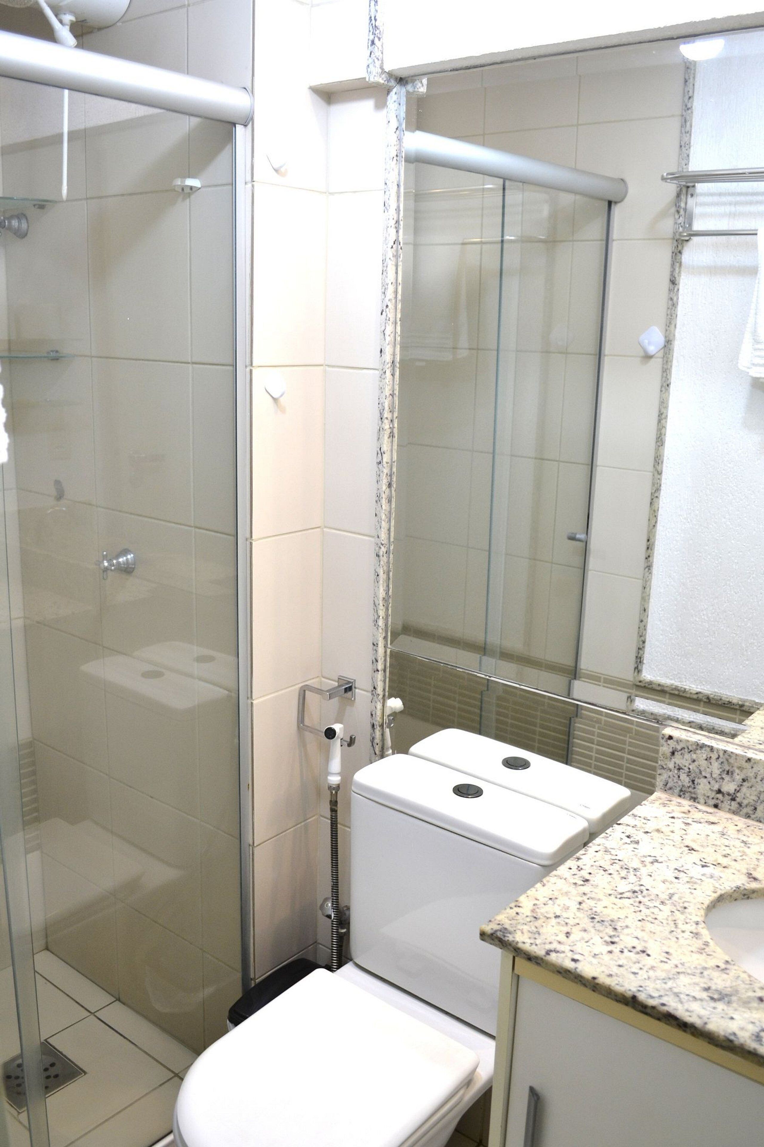 Apartamento Confort | Baño | Ducha, secador de pelo, toallas y jabón