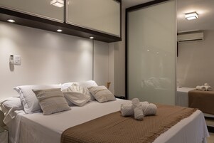 Apartment | 2 bedrooms, blackout drapes, iron/ironing board, free WiFi
