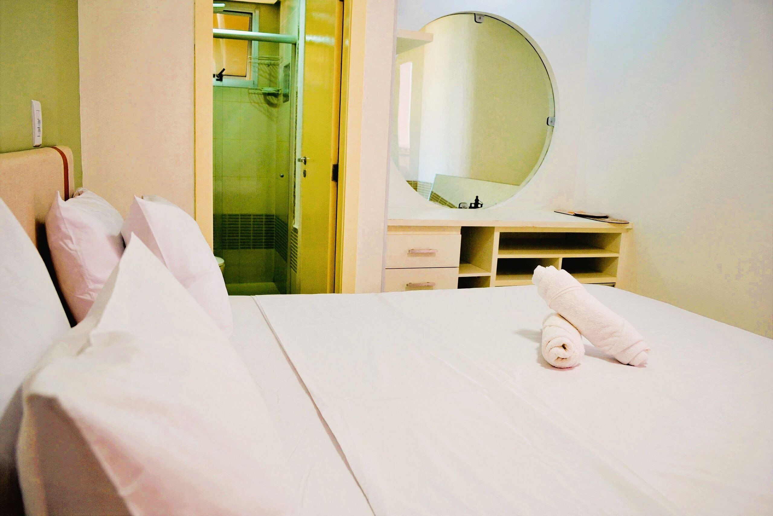 2 bedrooms, blackout curtains, iron/ironing board, free WiFi