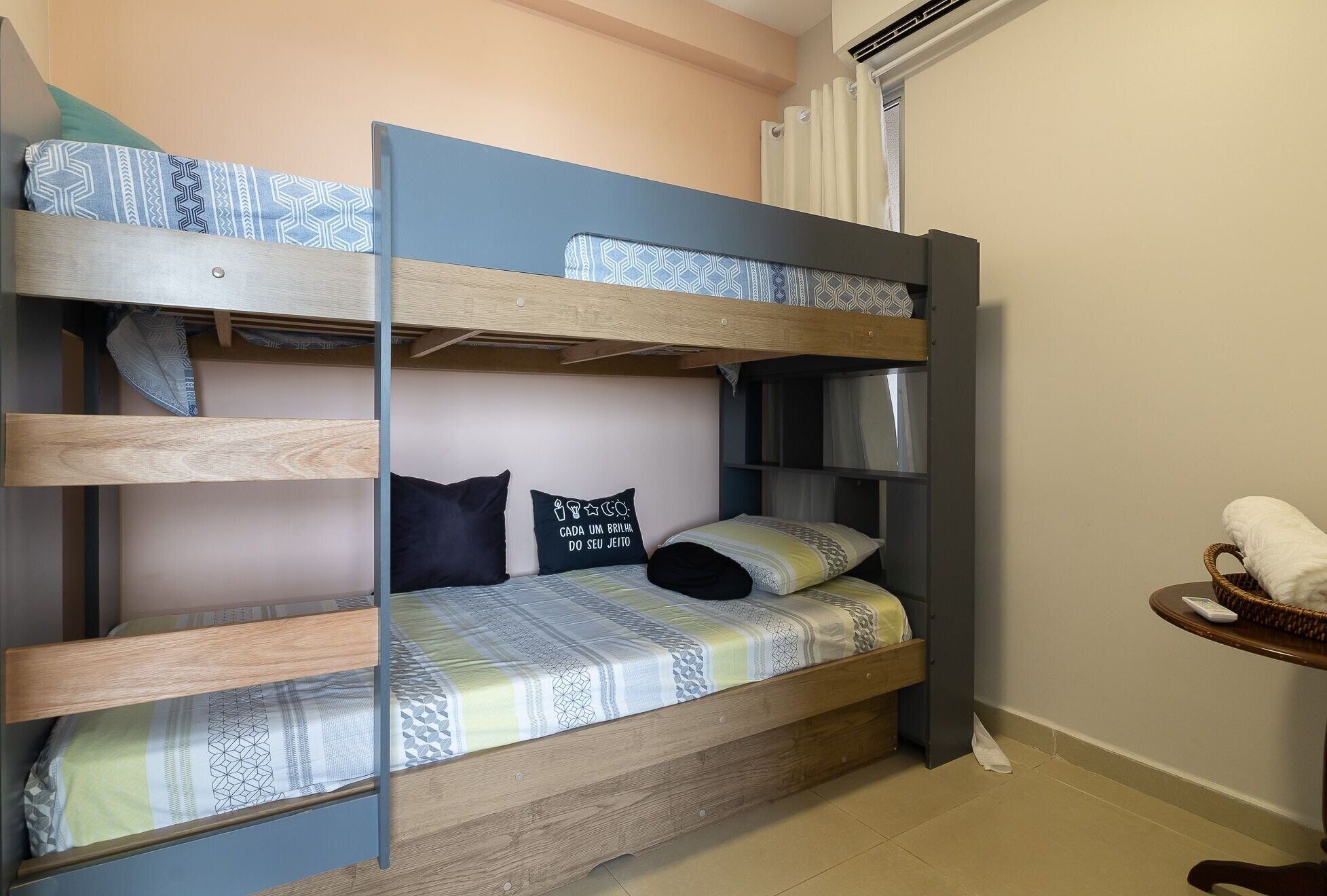 Apartamento | 2 dormitorios, cortinas opacas, tabla de planchar con plancha