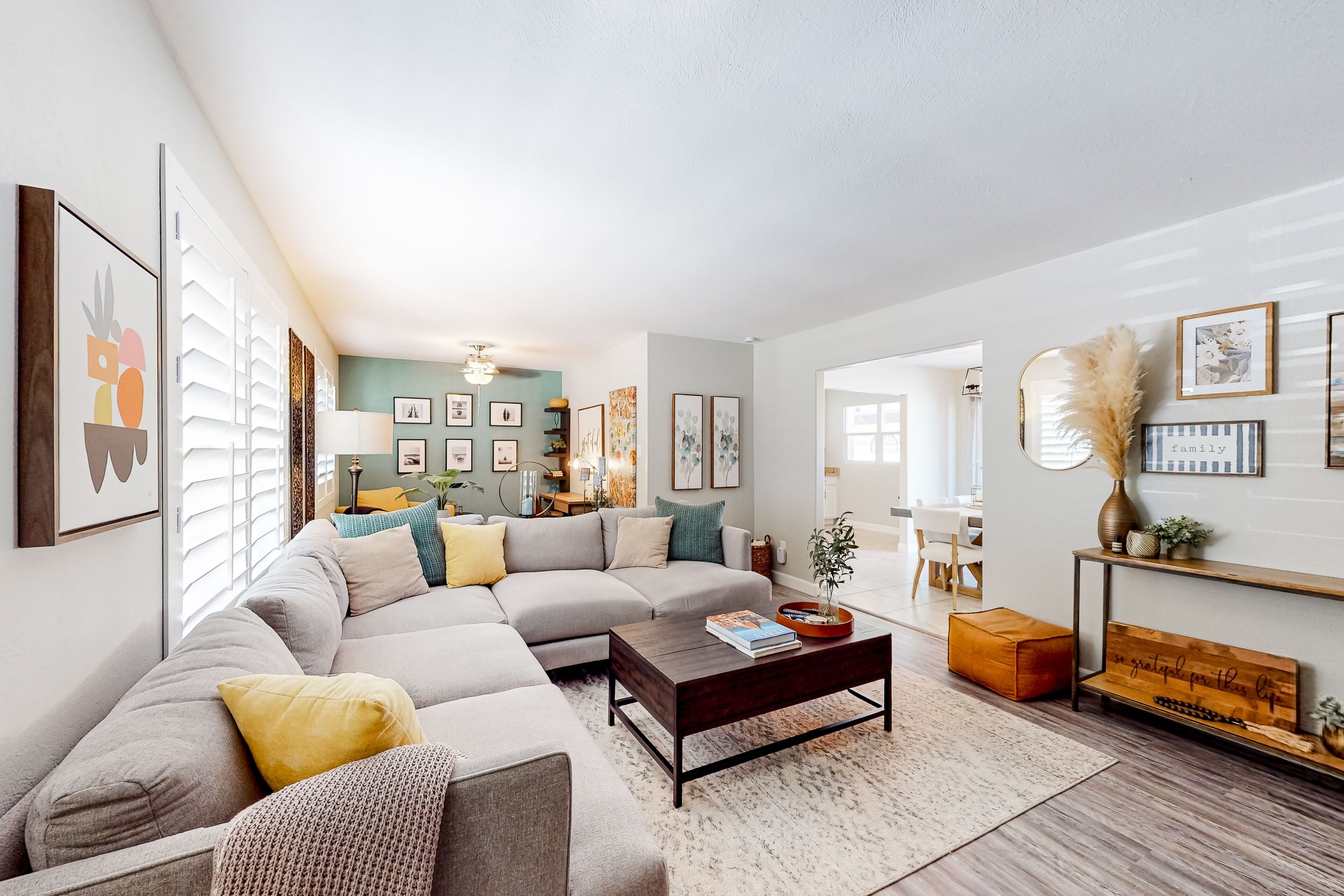 Cheerful desert home with an enclosed yard, pool, and al fresco dining - dogs ok