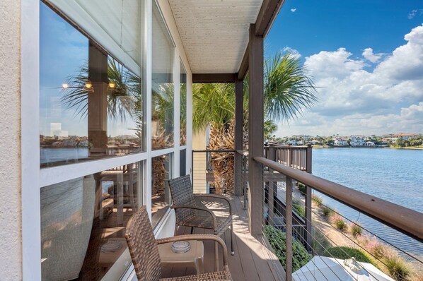 Property grounds - "Seaside Bliss: Waterfront Villa Just Steps from the Beach" (Destin)
